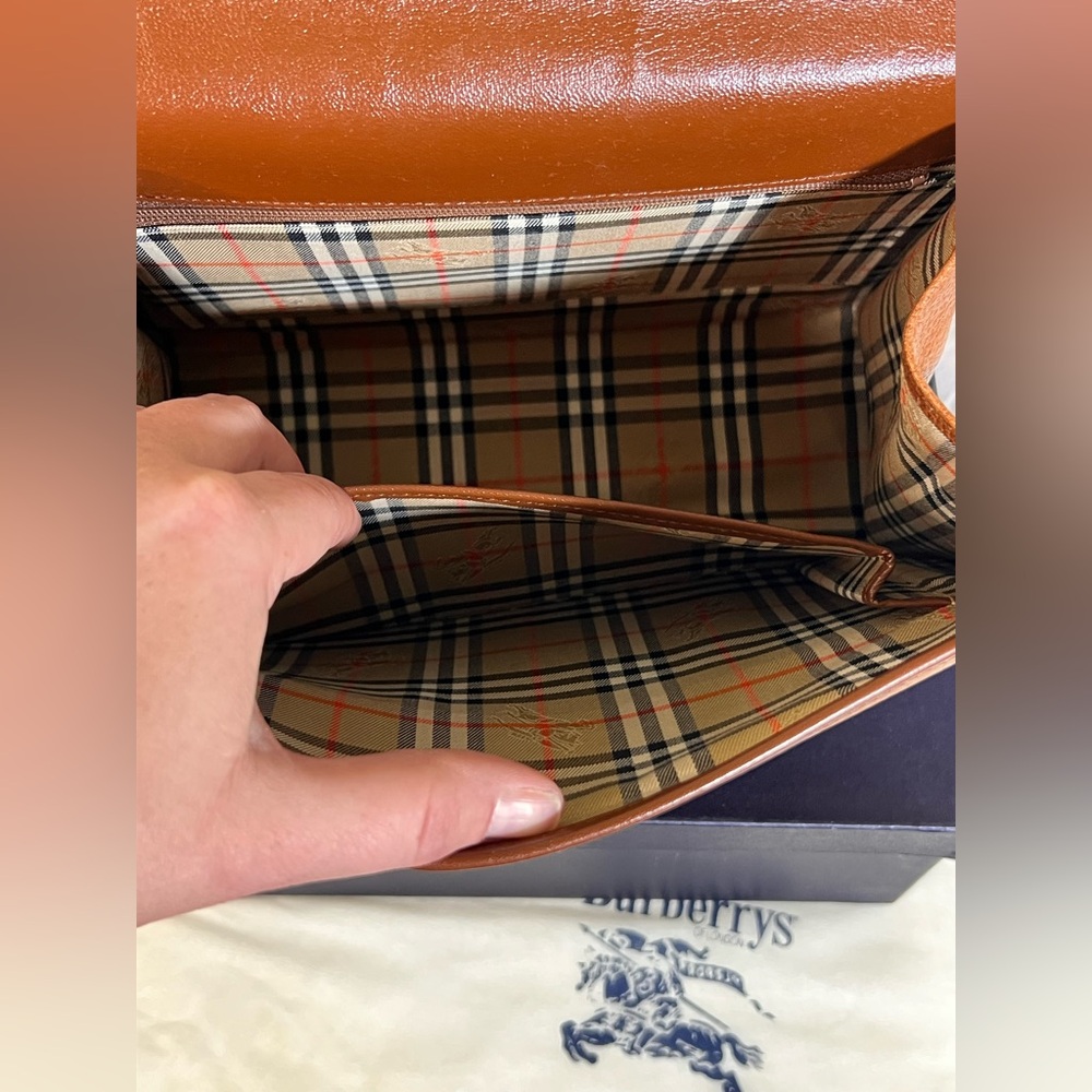 Vintage Burberrys Brown Leather Bag with Plaid Lining - Picture 7 of 16